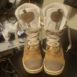 Helly hansen winter boots size 7US